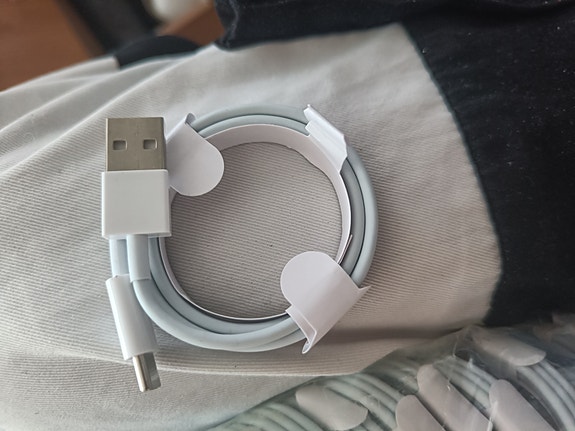uusi USB c kaapeli