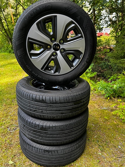 Kia kesärenkaat vanteilla 205/60 R16