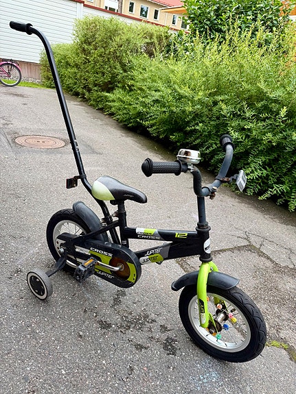 Lapsen polkupyörä 12 tuumaa, apupyörät, kahva