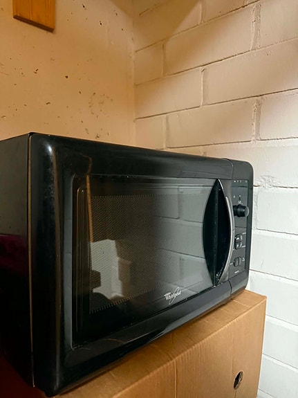 Whirlpool mikroaaltouuni musta