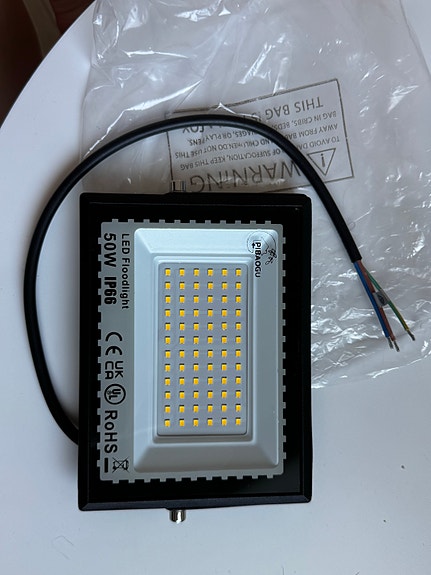 LED-ulkovalaisin 50W IP66 musta