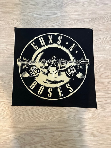 Guns N’ Roses kangasjuliste