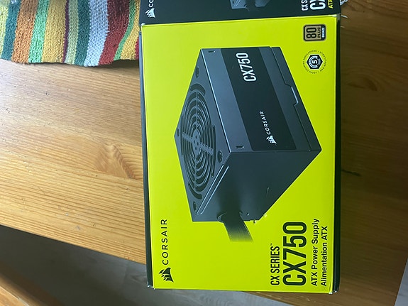 Corsair CX750 virtalähde