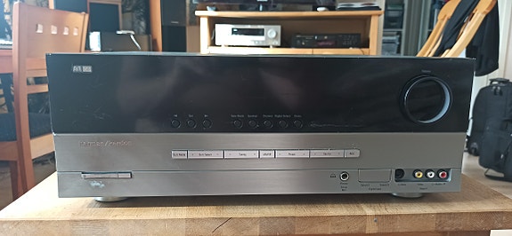 Harman Kardon AVR245 viritinvahvistin.
