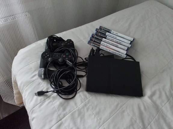 Sony PlayStation 2 Slim konsoli