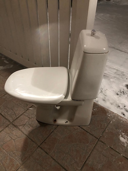 Valkoinen wc-istuin