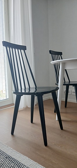 Myydään 4 kpl Askon mustia pinnatuoleja