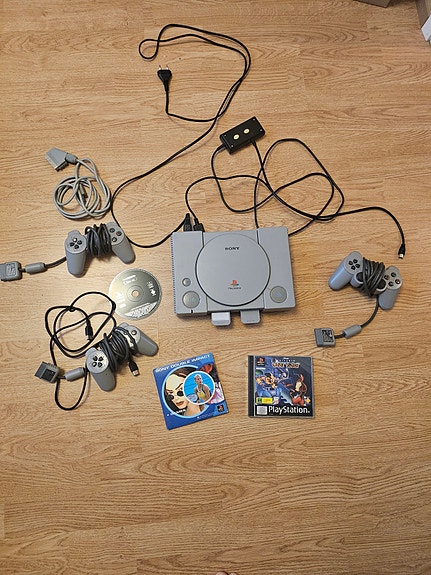 Sony PlayStation pelikonsoli
