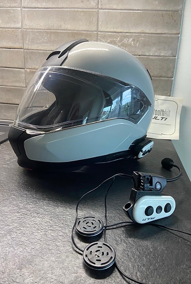 BMW kypärä kypäräpuhelinparilla