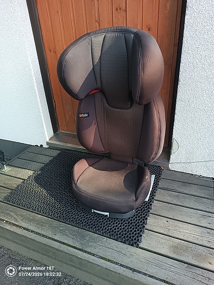 Britaxin turvaistuin isofix kiinnityksellä