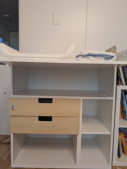 Ikea Smastad lasten hoitopöytä + hoitoalusta