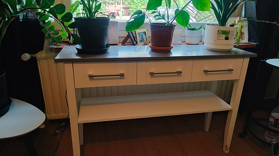 Valkoinen sivupöytä / senkki laatikoilla, L 120 cm