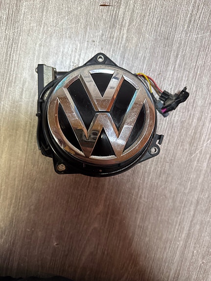 Vw golf 2015 variant takaluukkuun avausmekanismi ja kamera