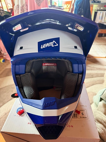 Leatt GPX 3.5 kypärä S koko.