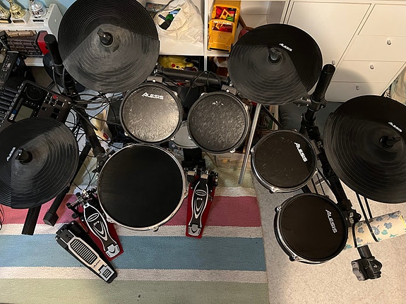 Alesis DM10 sähkörummut