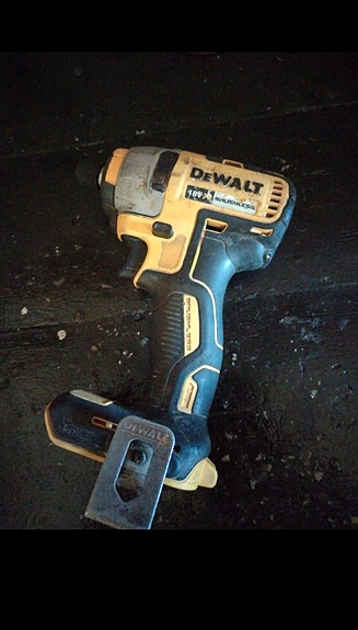 DEWALT DCF886 18V XR Hiiliharjaton Iskuväännin – runko