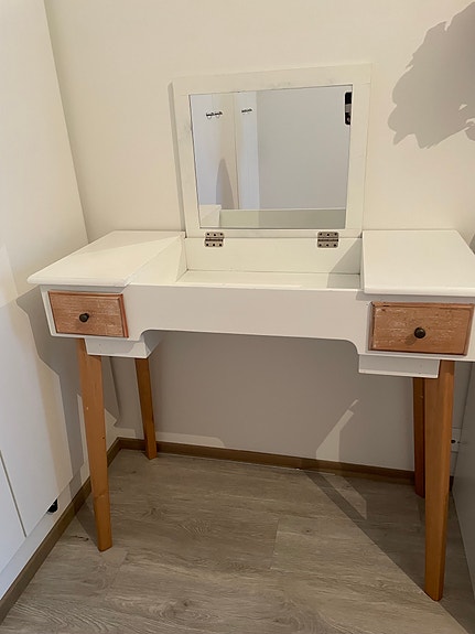 IKEA lasten kampauspöytä peilillä
