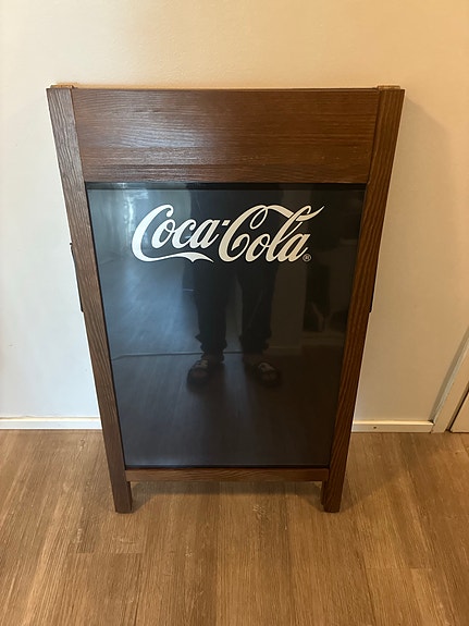 Coca-Cola puinen liitutaulu A-teline mainoskyltti