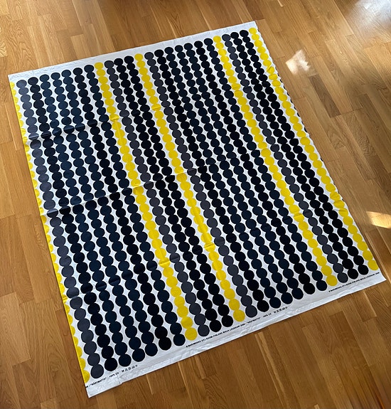 Marimekko Räsymatto kangas musta keltainen