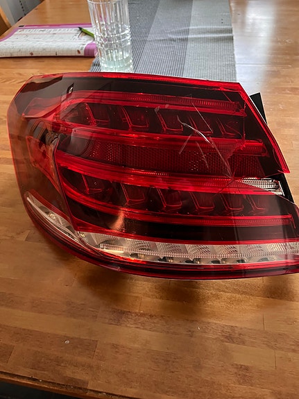 Mercedes-Benz takavalo vasen A2129067803