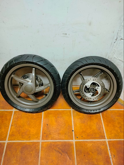 Aprilia SR skootterin vanteet