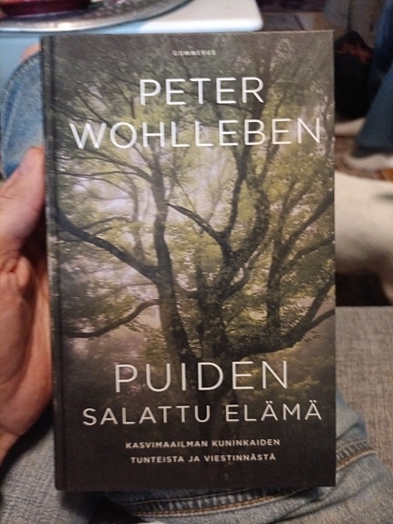 Peter Wohlleben Puiden salattu elämä kirja