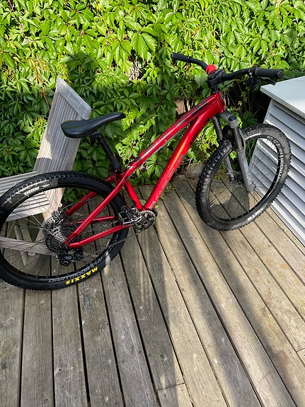 Dartmore maastopyörä 26" M punainen unisex