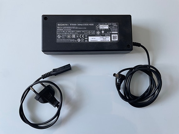 Sony 19.5V 6.2A verkkolaite / laturi
