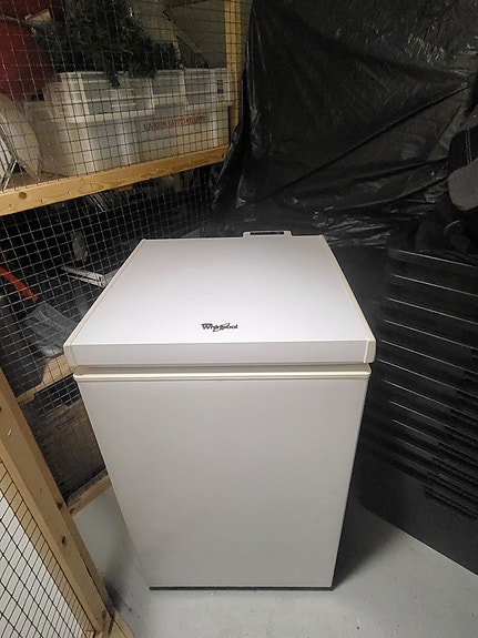 Whirlpool WHS1021 arkkupakastin valkoinen 100 litraa