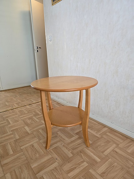 pyöreä sohvapöytä