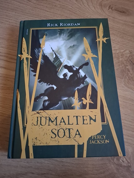 Rick Riordan Jumalten sota Percy Jackson -kirja