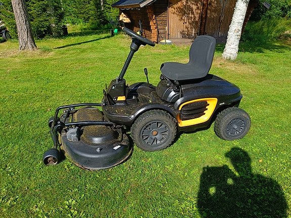 Päältä ajettava ruohonleikkuri Mcculloch M125-97FH hydrostaatti