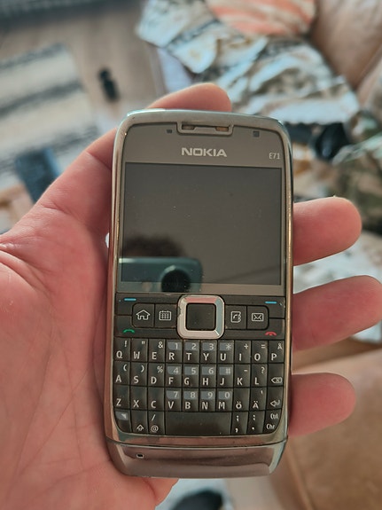 Nokia e71 toimiva hyvä kuntonen