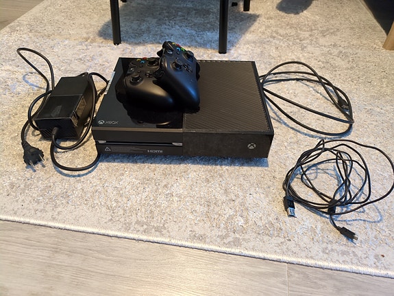 Microsoft Xbox One pelikonsoli musta
