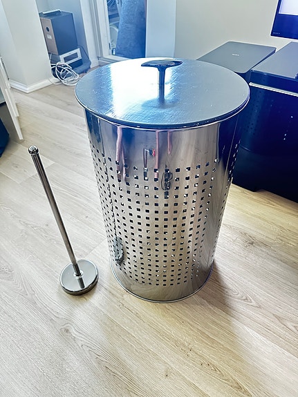 Rosterininen pyykkikori jaa wc paperi teline  !