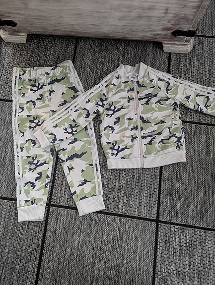 Adidas verkkapuku 104