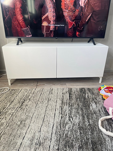 Tv-taso korkeakiilto valkoinen.