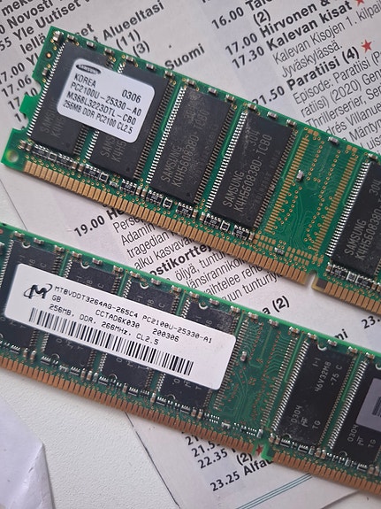 2kpl 256mb ram muistit