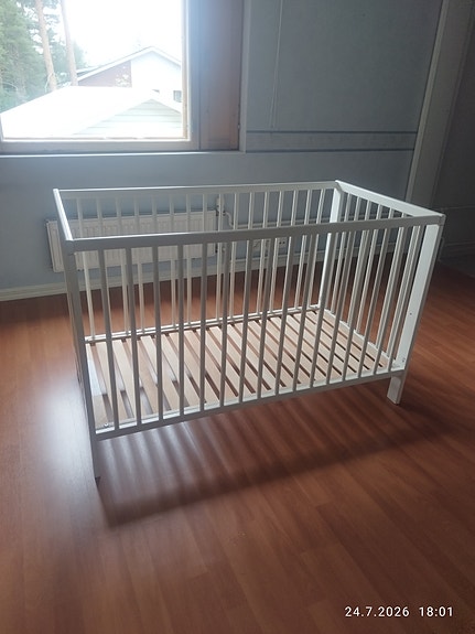 VARATTU IKEA pinnasänky + laitapehmuste