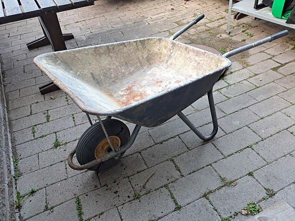 Tukevat kottikärryt ilmakumirenkaalla