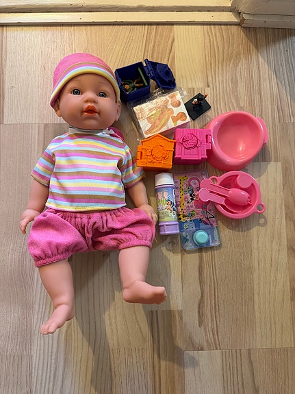 Baby Born nukke vaatteilla