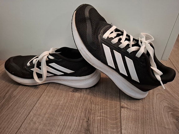 Lasten Adidas-lenkkarit, koko 36 2/3