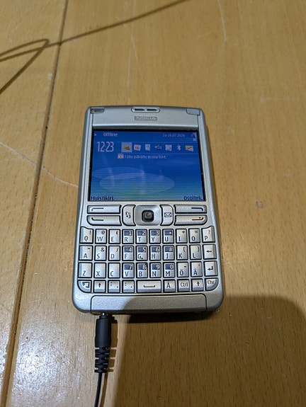 Nokia E61 – erittäin siisti, toimiva ja nollattu + laturi