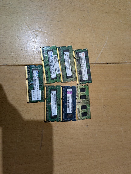 Kannettavan RAM-muisteja 7 kpl – DDR2 / DDR3 SO-DIMM, toimivia