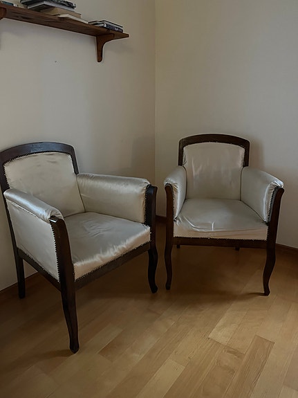 Myydään kaksi nojatuolia edullisesti muuton tieltä