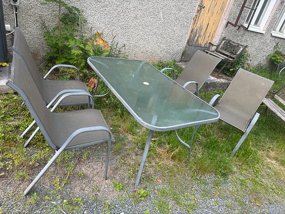 Terassin pöytä ja 4x tuolia