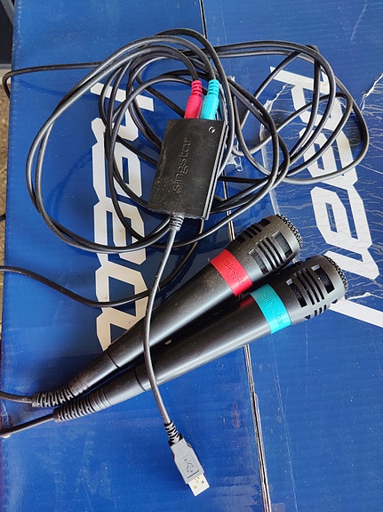 Singstar 2 kpl johdollisia mikrofoneja