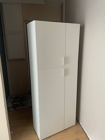 valkoinen kaappi