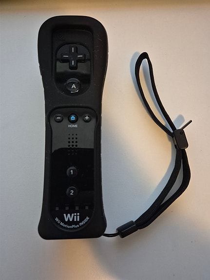 Nintendo Wii Remote Plus ohjain musta