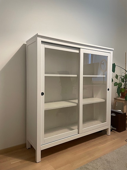 Ikea Hemnes vitriinikaappi
